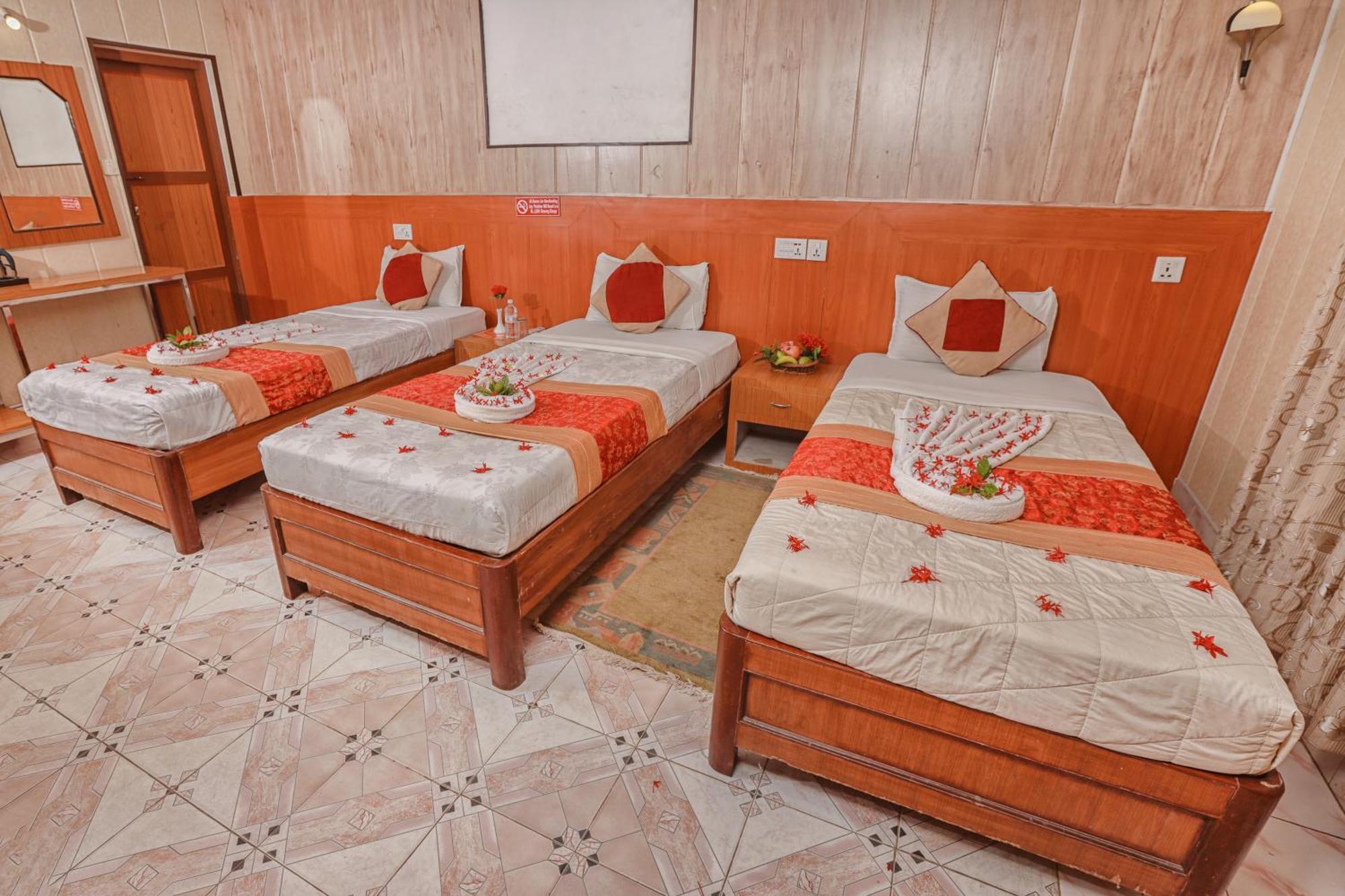 Hotel Wildlife Camp Sauraha Luaran gambar