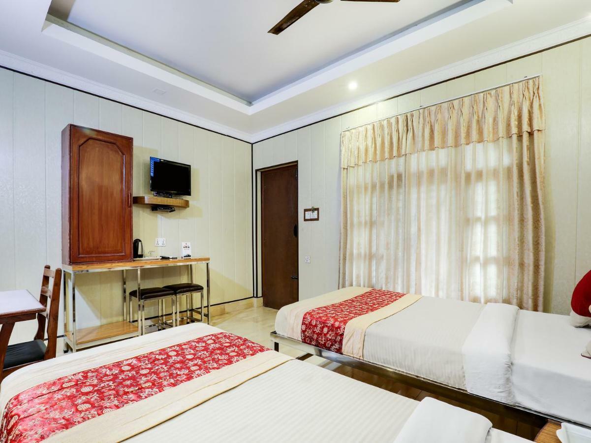 Hotel Wildlife Camp Sauraha Luaran gambar