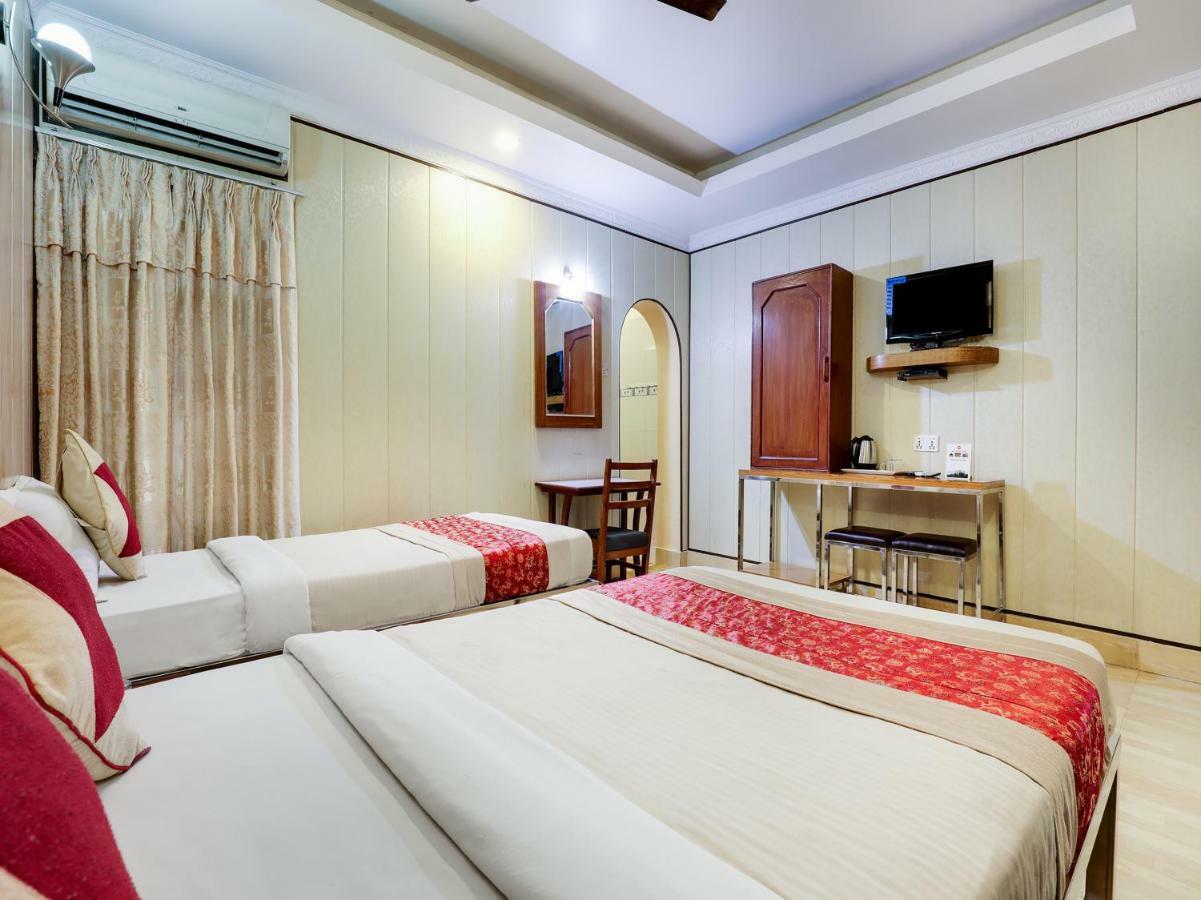 Hotel Wildlife Camp Sauraha Luaran gambar