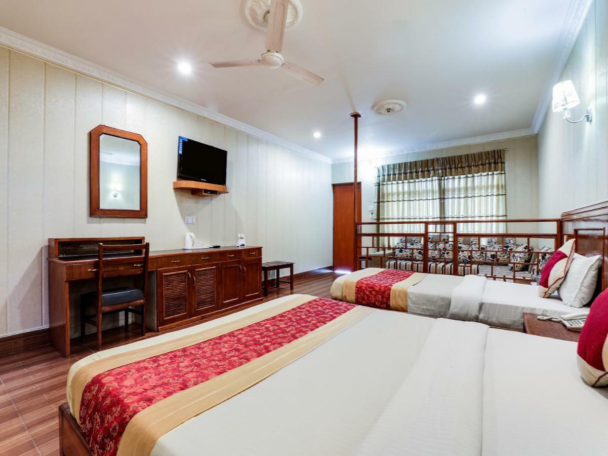 Hotel Wildlife Camp Sauraha Luaran gambar