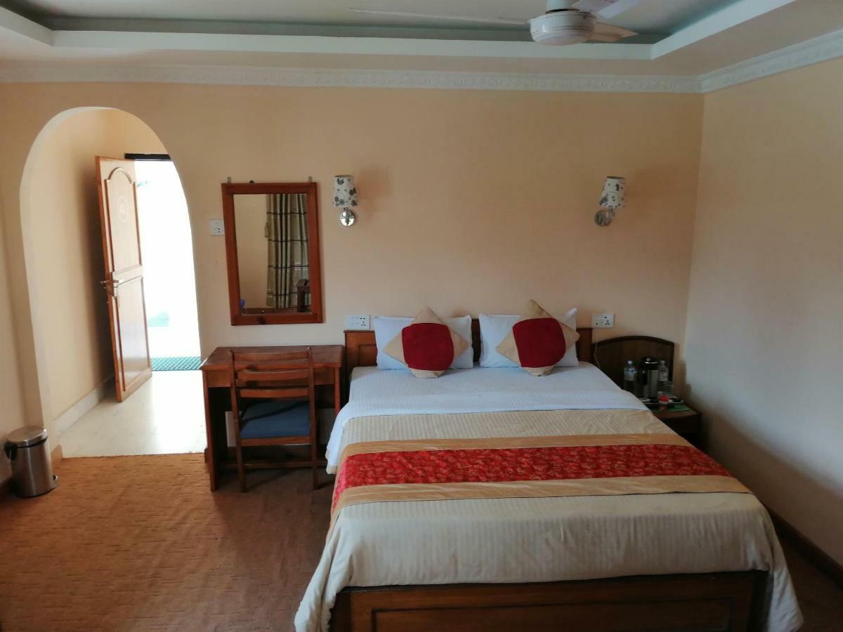 Hotel Wildlife Camp Sauraha Luaran gambar
