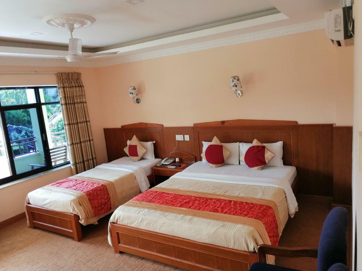 Hotel Wildlife Camp Sauraha Luaran gambar