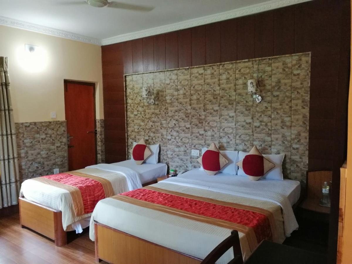 Hotel Wildlife Camp Sauraha Luaran gambar